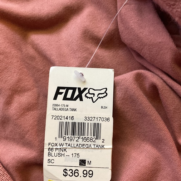 Did not like how far the arm holes on the tank top dipped. - Picture 5 of 5